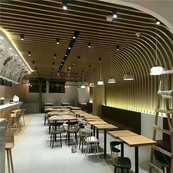 鋁方通用在工程的什么地方上？